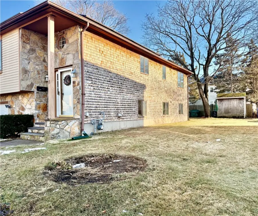 139 Suffolk Avenue, Pawtucket, RI 0261 - Image #2