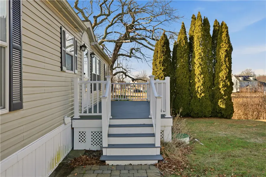 35 Cathy Circle, Portsmouth, RI 02871 - Image #2