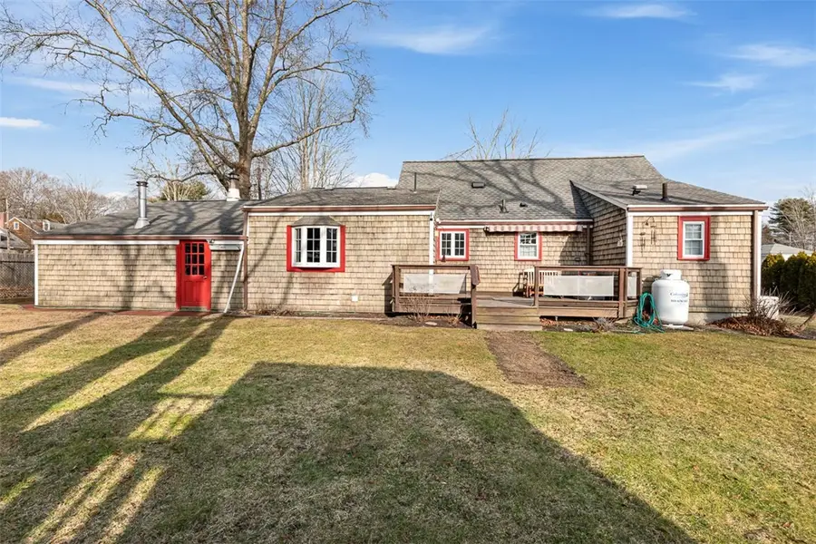 6 Ledge Road, Barrington, RI 02806 - #3