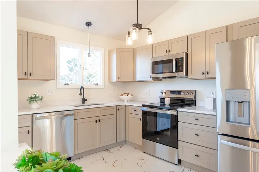 27 Aurelia Drive, Providence, RI 02909 - Image #3