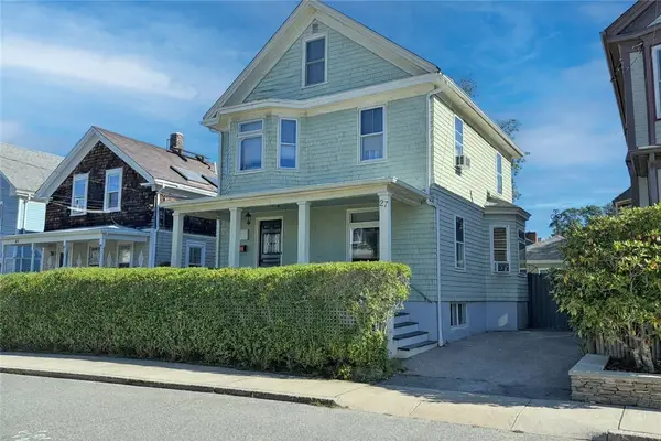27 Hall Avenue, Newport, RI 02840