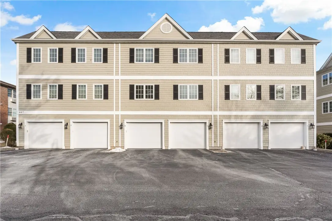 667 Metacom Avenue #14, Bristol, RI 02809 - Image #1