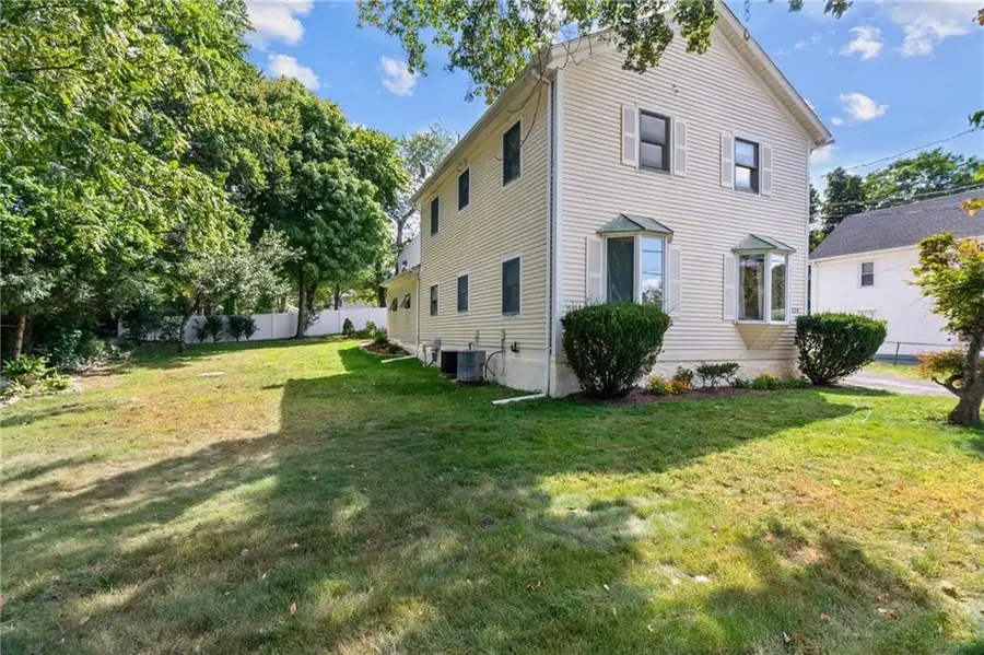 129 Simmonsville Avenue, Johnston, RI 02919 - #3