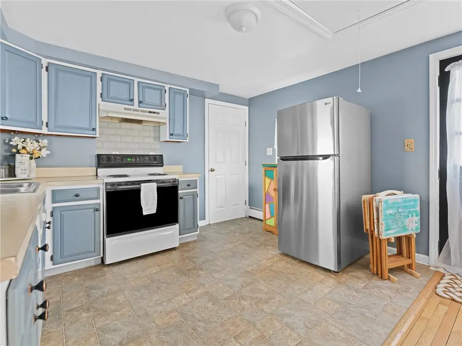 28 Jefferson Avenue, Riverside, RI 02915 - #3