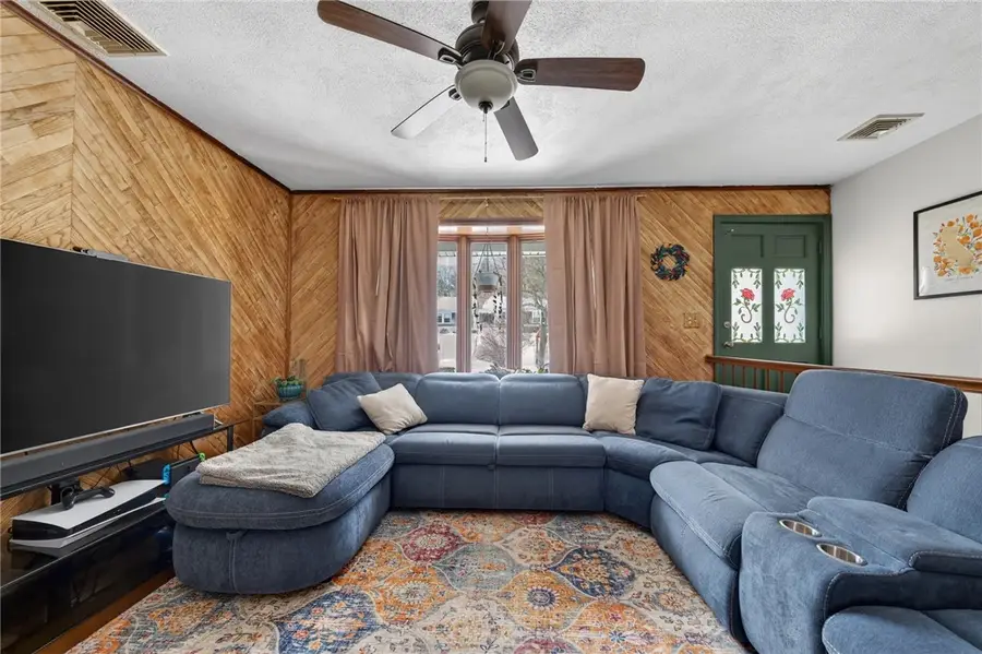 7 Earhart Street, Johnston, RI 02919 - #3