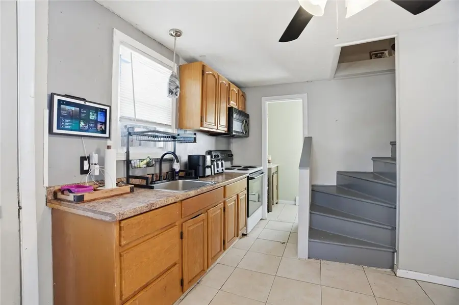 208 Simmonsville Avenue, Johnston, RI 02919 - #3