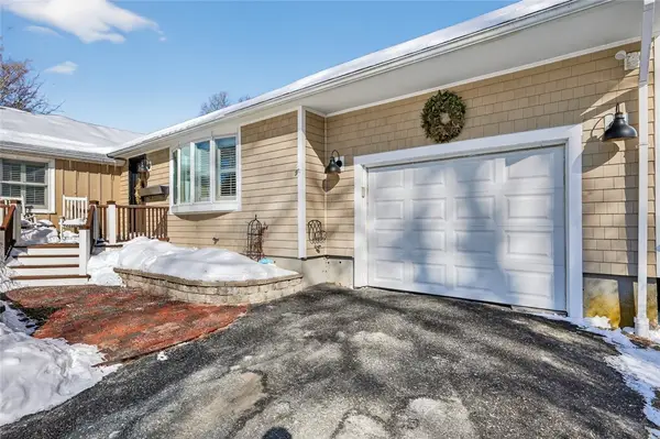 92 Locust Street, Portsmouth, RI 02871