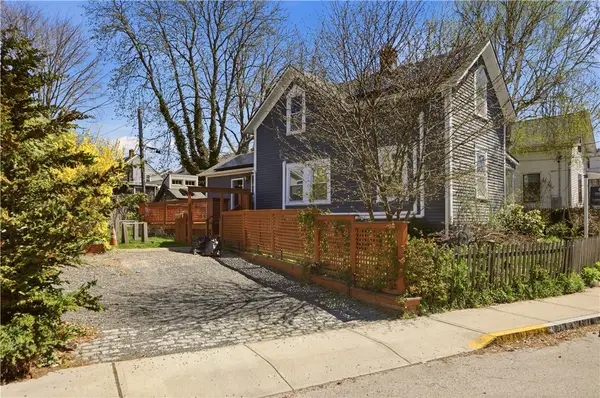 21 Clinton Avenue, Newport, RI 02840