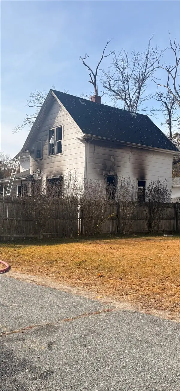 18 Almy Street, Lincoln, RI 02865