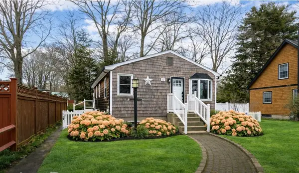 327 Beachwood Drive, Warwick, RI 02818