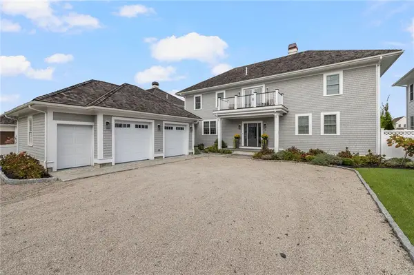 33 Carnegie Abbey Lane, Portsmouth, RI 02871