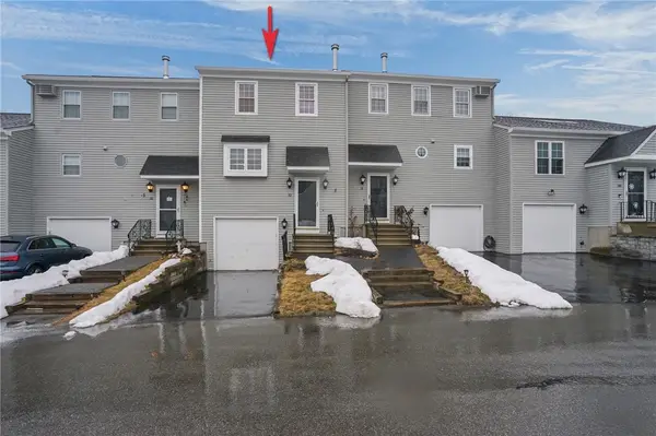 565 Quaker Lane #32, West Warwick, RI 02893