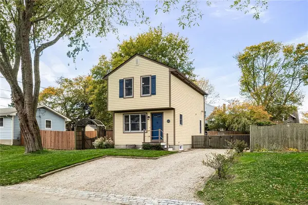 66 Islington Avenue, Portsmouth, RI 02871