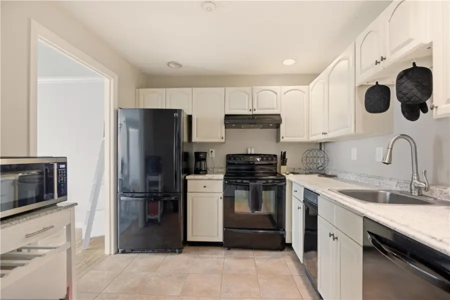 3524 West Shore Rd. Building C-704 Road #C-704, Warwick, RI 02886 - #3