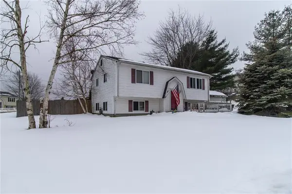 2 Kings Forest Lane, West Warwick, RI 02893