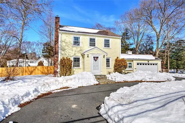 1 Massasoit Avenue, Barrington, RI 02806