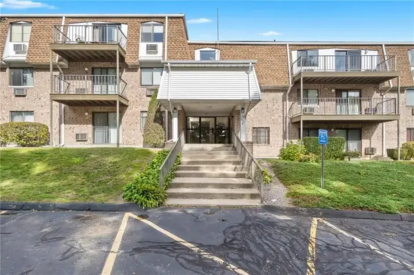 752 Quaker Lane #A210, Warwick, RI 02818