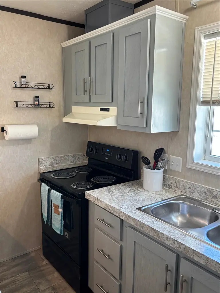 662 Forest Park Parkway, Middletown, RI 02842 - #3