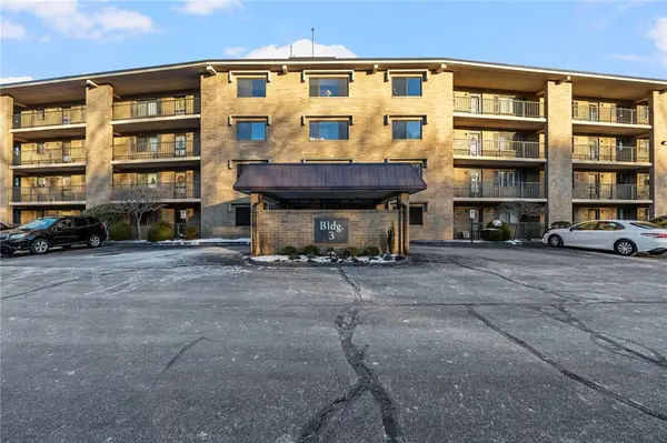 650 East Greenwich Avenue #3/102, West Warwick, RI 02893