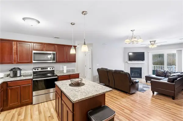 9 Gray Coach Lane #911, Cranston, RI 02921