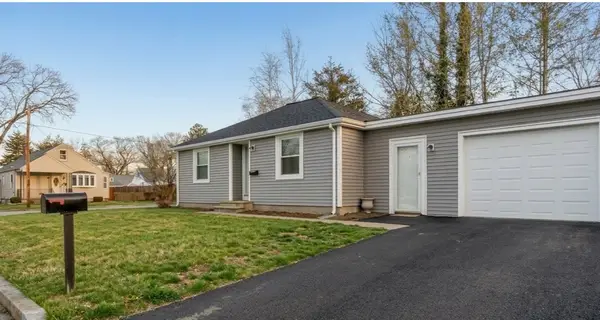 6 Seneca Street, Warwick, RI 02886