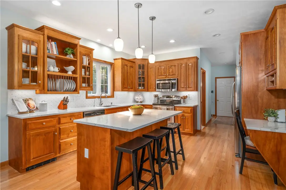 15 Leonard Drive, North Smithfield, RI 02896 - #1