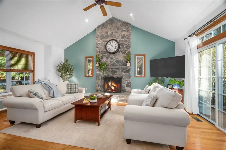 15 Leonard Drive, North Smithfield, RI 02896 - #3