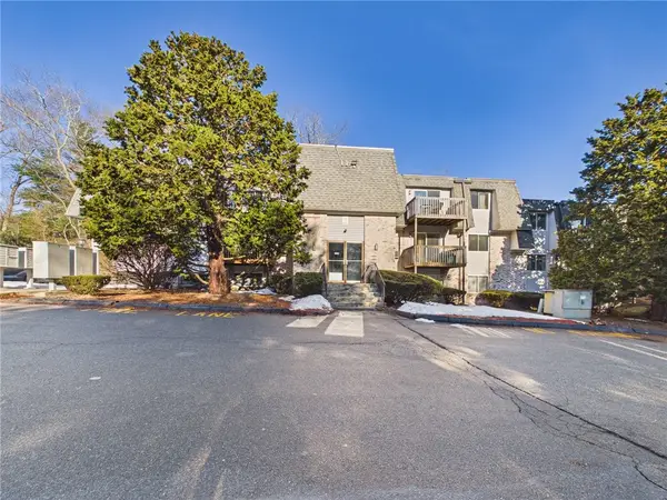 1560 Douglas Avenue #B19, North Providence, RI 02904