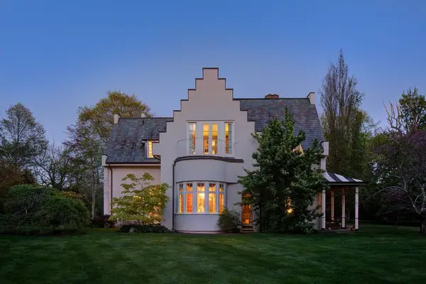 14 Leroy Avenue, Newport, RI 02840