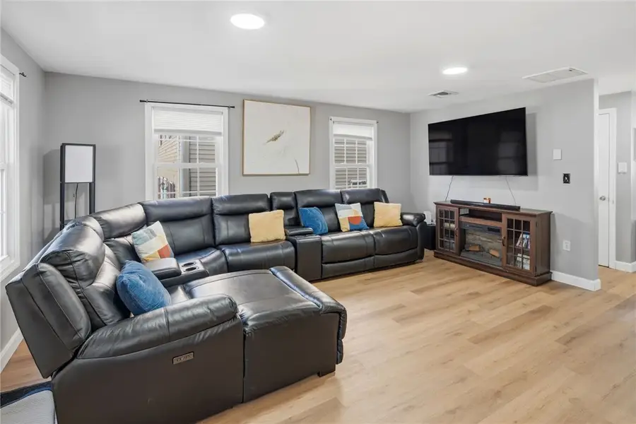 135 Seamans Street #1, Providence, RI 02908 - #3