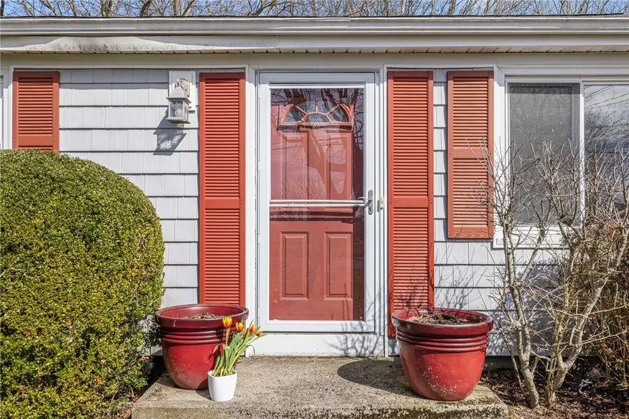 9 Spruce Avenue, Middletown, RI 02842 - #3