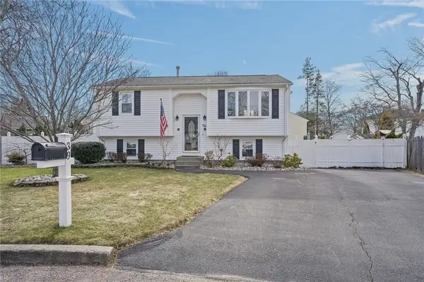 39 Gateway Court, Warwick, RI 02889