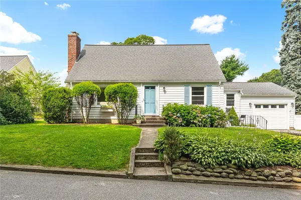 1 Hillside Avenue, Barrington, RI 02806