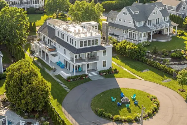 592 Tuckerman Avenue, Middletown, RI 02842