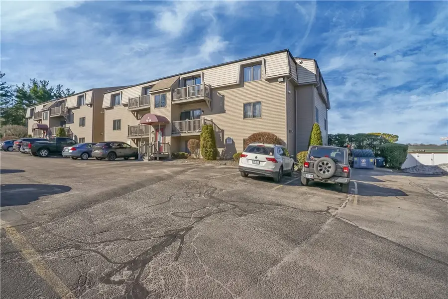 79 Village Court, West Warwick, RI 02893 - #2