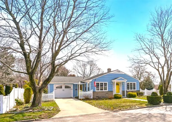 4 Meadowcrest Drive, Cumberland, RI 02864