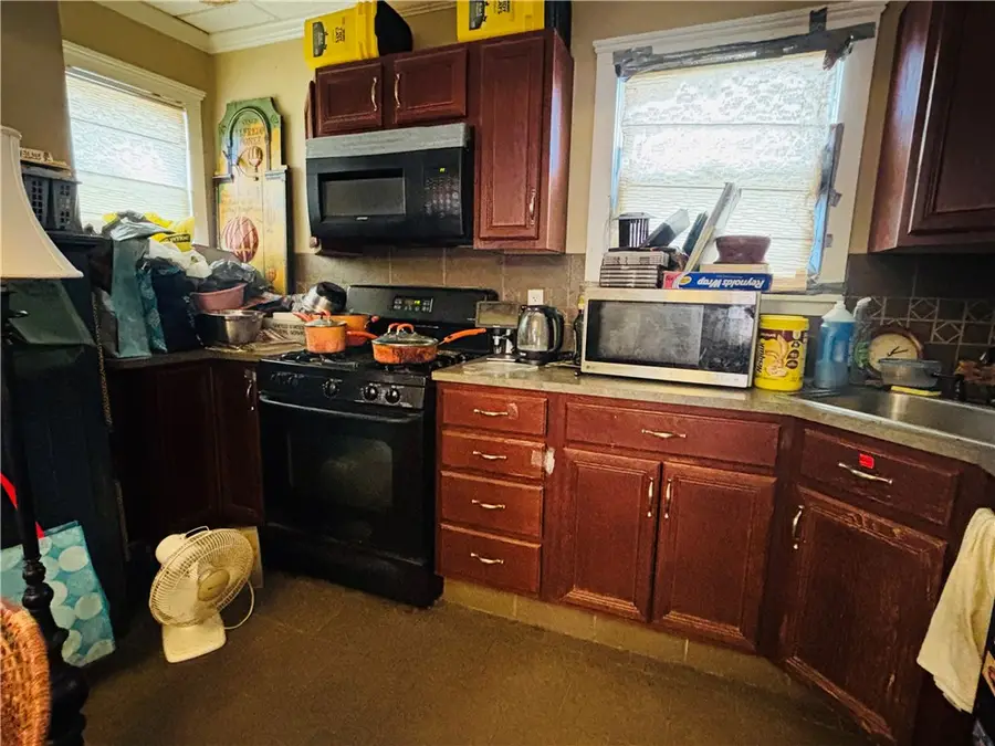 527 Laurel Hill Avenue, Cranston, RI 02920 - #3