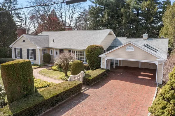 28 South Hill Drive, Cranston, RI 02920