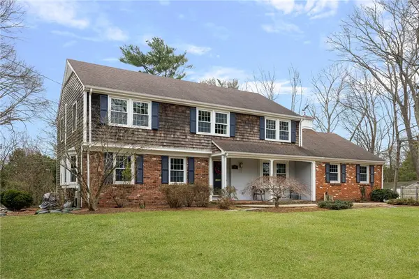 8 Gladridge Drive, East Greenwich, RI 02818