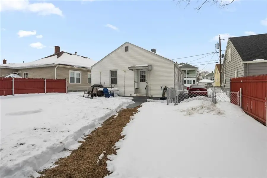 39 Clinton Street, Pawtucket, RI 02861 - #3