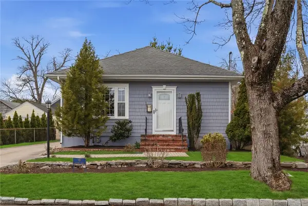 41 Whitcomb Road, East Providence, RI 02915