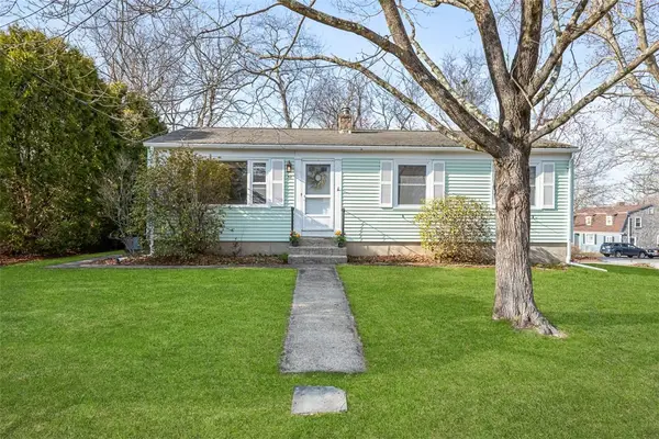 32 Overhill Road, Warren, RI 02885