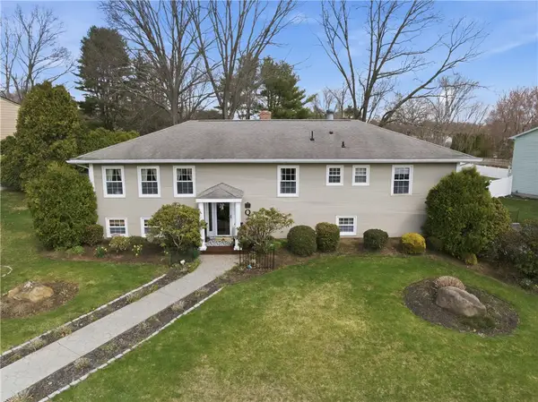 8 Crabapple Lane, Smithfield, RI 02828