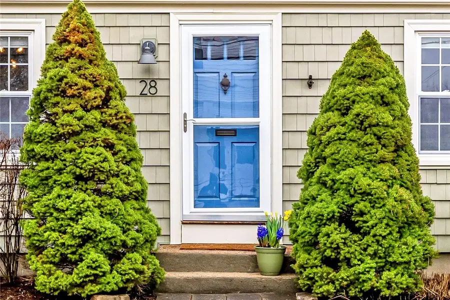 28 Rosegarden Street, Warwick, RI 02888 - #2