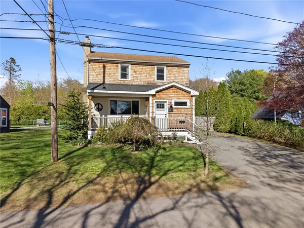 18 Loring Road, Bristol, RI 02809