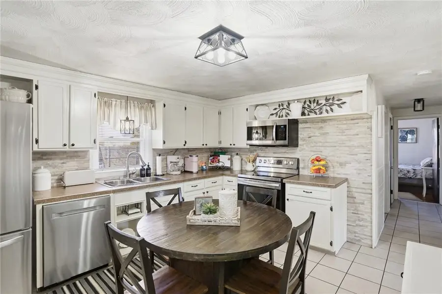 514 Killingly Street, Johnston, RI 02919 - #3