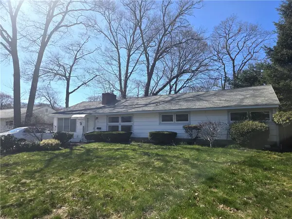 27 Torrington Drive, Warwick, RI 02889