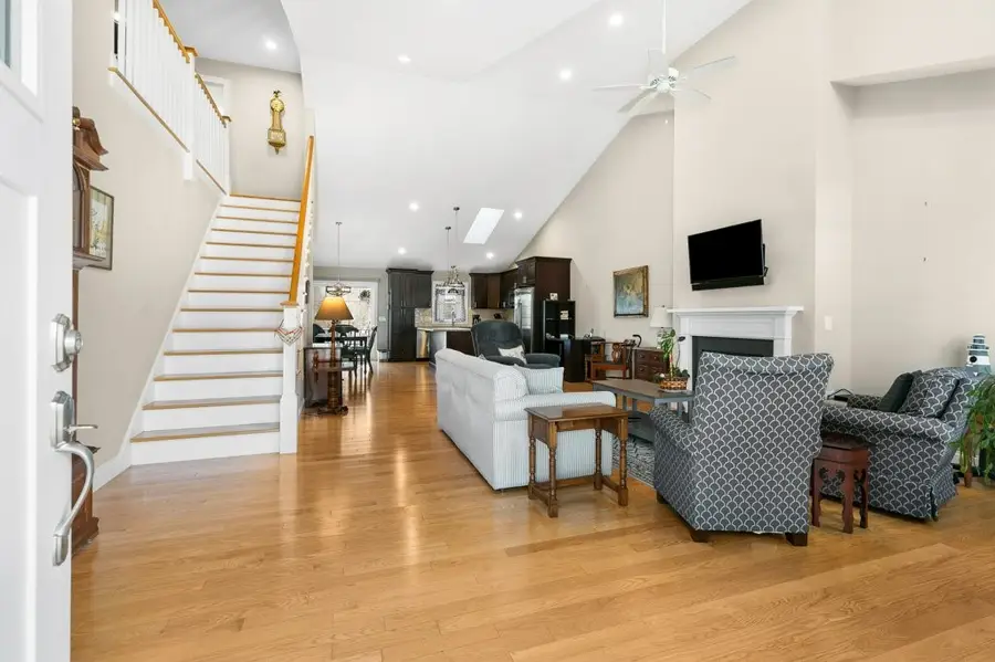 16 Bailey Brook Court, Middletown, RI 02842 - #3