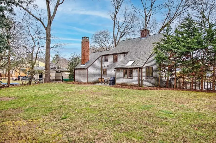 9 Knapton Street, Barrington, RI 02806 - #3
