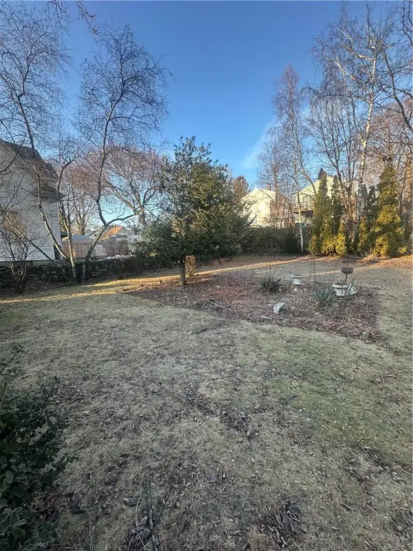 46 Longwood Avenue, Providence, RI 02908